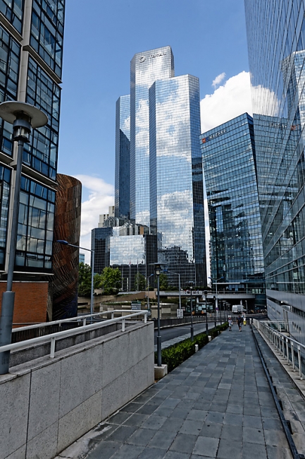 La Défense-AOU14-071